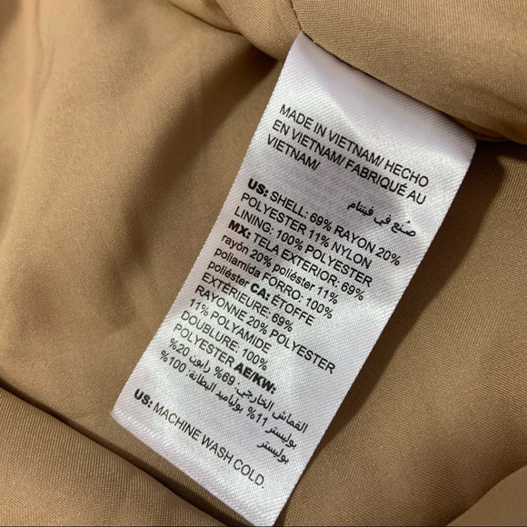 New! Chico’s Travelers Welt Pocket Pant Gold Shimmer Relaxed Straight Leg 2.5R - Picture 9 of 12